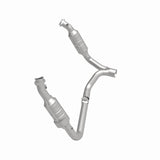 MagnaFlow Direct Fit Catalytic Converter 2006 Dodge RAM 1500 Pickup 5.7L Solid Front Axle - 49711