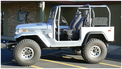 Bushwacker 65-84 Toyota Land Cruiser Cutout Style Flares 2pc - Black - 30002-07