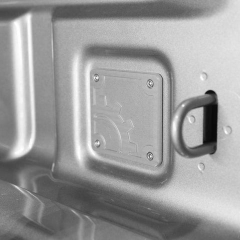 BuiltRight Industries 2020 Jeep Gladiator Bed Plug Plate Cover (Alum) - Silver - 110015