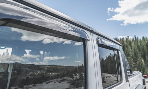 AVS 2018 Jeep Wrangler Unlimited (4-Door) Ventvisor Outside Mount Window Deflectors 4pc - Smoke - 94183