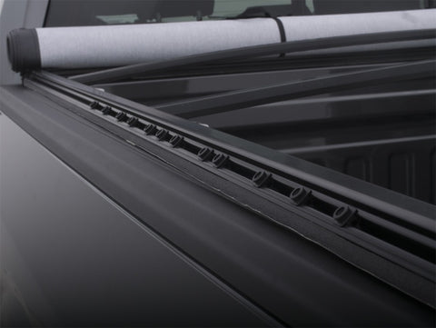 Lund 00-04 Dodge Dakota (5ft. Bed) Genesis Snap Tonneau Cover - Black - 90062