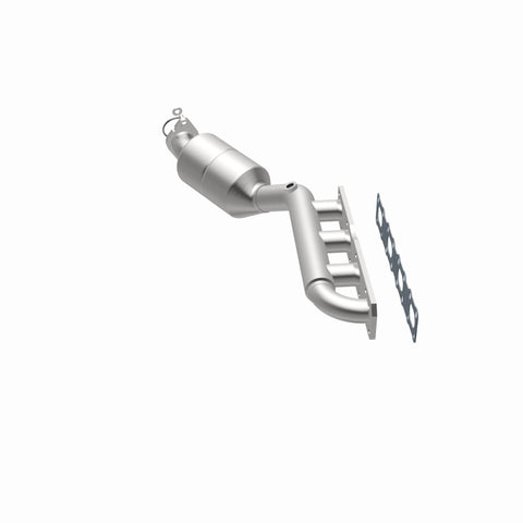 MagnaFlow Direct-Fit SS Catalytic Converter 04-06 Nissan Titan 5.6L V8 (California) - 4451501