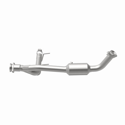 MagnaFlow Direct Fit Catalytic Converter 05-06 Lincoln Navigator 5.4L w/ 3in Main Piping - 52508