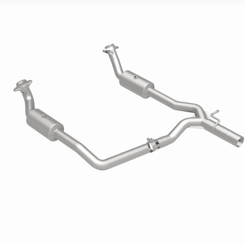 MagnaFlow 09-13 Ford E-350 Super Duty V10 6.8 OEM Underbody Direct Fit Catalytic Converter - 21-599