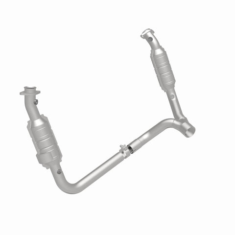 MagnaFlow Direct Fit Catalytic Converter 2006 Dodge RAM 1500 Pickup 5.7L Solid Front Axle - 49711