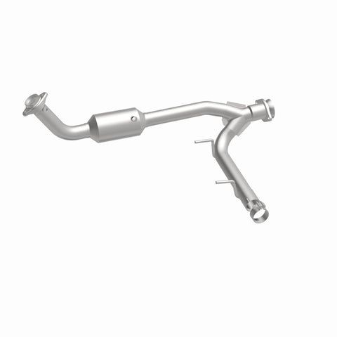 MagnaFlow Direct Fit Catalytic Converter 05-06 Lincoln Navigator 5.4L w/ 3in Main Piping - 52508