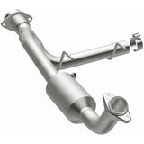 MagnaFlow Direct Fit Catalytic Converter 05-06 Lincoln Navigator 5.4L w/ 3in Main Piping - 52508