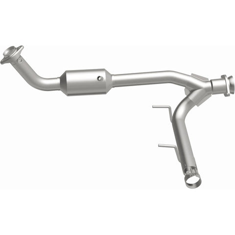 MagnaFlow Direct Fit Catalytic Converter 05-06 Lincoln Navigator 5.4L w/ 3in Main Piping - 52508