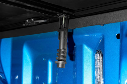 Lund 2020 Chevy Silverado 2500 HD (8ft. Bed) Genesis Tri-Fold Tonneau Cover - Black - 950195