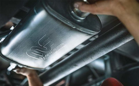 MagnaFlow Muffler Red Pack Series Glasspack 3.5in Rd 22in Body Length 2in/2in Inlet/Outlet - 13134