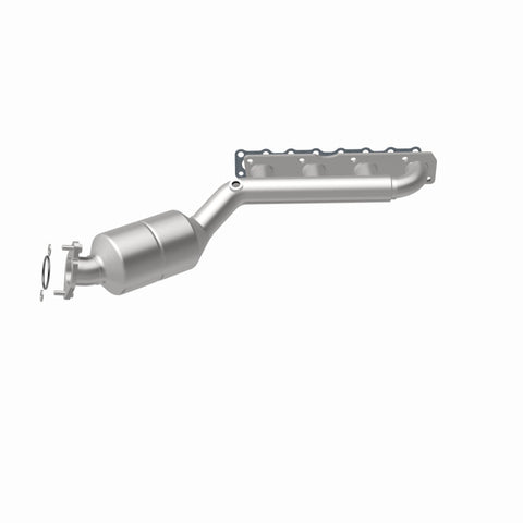 MagnaFlow Direct-Fit SS Catalytic Converter 04-06 Nissan Titan 5.6L V8 (California) - 4451501