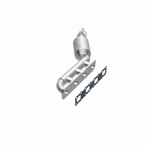 MagnaFlow Direct-Fit SS Catalytic Converter 04-06 Nissan Titan 5.6L V8 (California) - 4451501