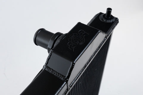CSF 96-07 Mitsubishi Evo 4/5/6/7/8/9 Full-Slim Radiator w/12in Fan & Shroud/-16AN - Black - 7075B
