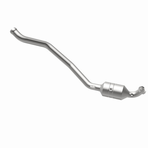 MagnaFlow Direct Fit Catalytic Converter 2006-2011 R350 3.5 L Underbody - 52178
