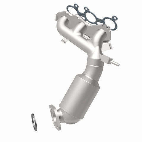 MagnaFlow Direct Fit Catalytic Converter 14-15 Toyota Highlander 3.5L Manifold - 52545