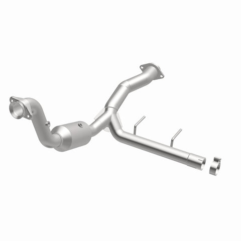 MagnaFlow Direct Fit Catalytic Converter 15-17 Ford F150 V6 2.7L OEM Underbody - 21-471