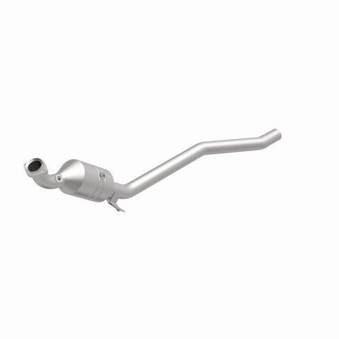 MagnaFlow Direct Fit Catalytic Converter 2006-2011 R350 3.5 L Underbody - 52177