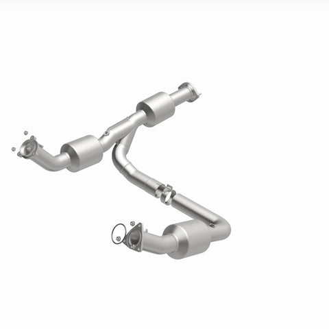 MagnaFlow 18-20 Chevrolet Express 2500 Single Underbody 4.3L Direct Fit Catalytic Converter - 280210