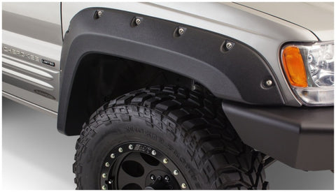 Bushwacker 99-04 Jeep Grand Cherokee Cutout Style Flares 4pc - Black - 10926-07