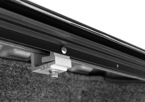 Roll-N-Lock 2019 Chevrolet Silverado 1500 72.5in Bed M-Series Retractable Tonneau Cover - LG224M