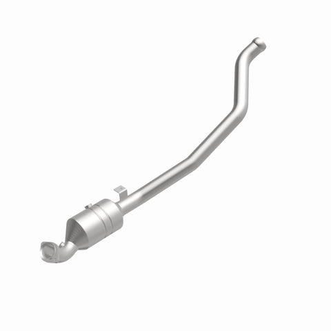 MagnaFlow Direct Fit Catalytic Converter 2006-2011 R350 3.5 L Underbody - 52178