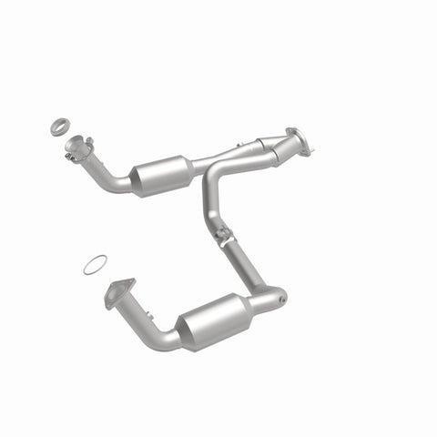 MagnaFlow DF Catalytic Conv OEM 2005 GMC Sierra/Chevrolet Silverado 1500/Cadillac Escalade Underbody - 4551419