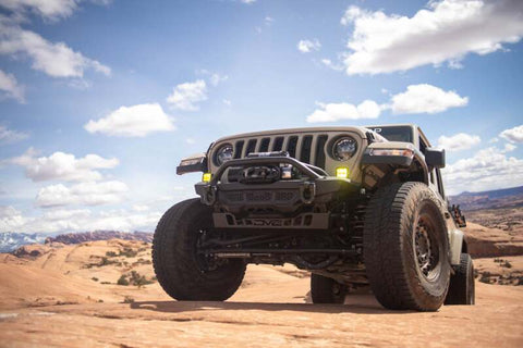 DV8 Offroad 18-23 Jeep Wrangler JL/JT Front Bumper Sway-Bar Disconnect Motor Skid Plate - SPJL-02