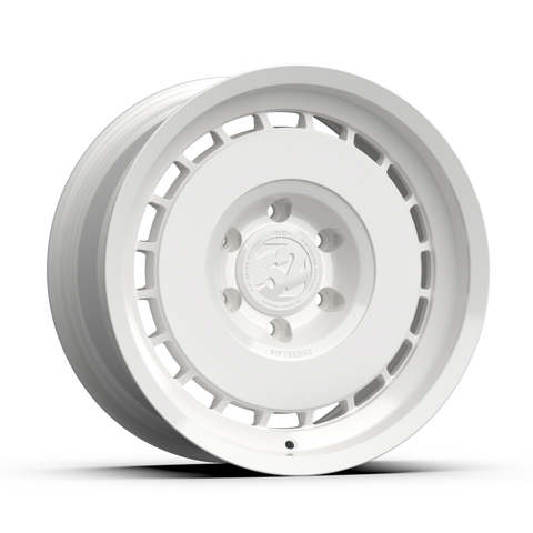 fifteen52 Evolution HD 17x8.5 5x150 0mm ET 110.5mm Center Bore Classic White Wheel - EHDCW-178555-00