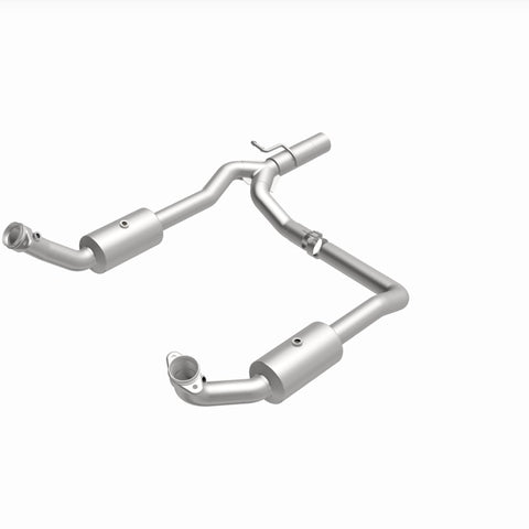 MagnaFlow 09-13 Ford E-350 Super Duty V10 6.8 OEM Underbody Direct Fit Catalytic Converter - 21-599