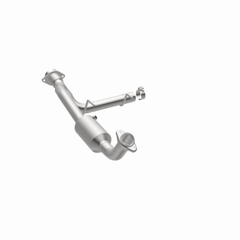 MagnaFlow Direct Fit Catalytic Converter 05-06 Lincoln Navigator 5.4L w/ 3in Main Piping - 52508