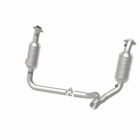 MagnaFlow Direct Fit Catalytic Converter 2006 Dodge RAM 1500 Pickup 5.7L Solid Front Axle - 49711