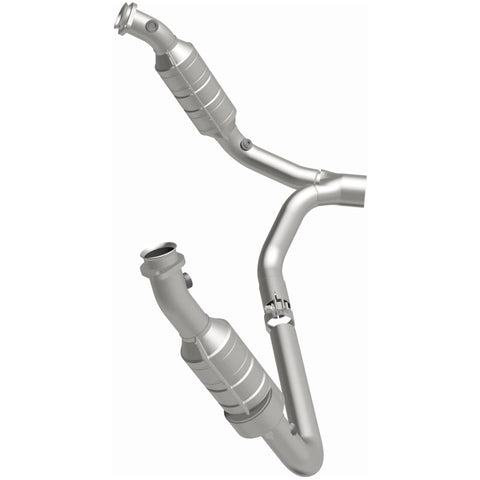 MagnaFlow Direct Fit Catalytic Converter 2006 Dodge RAM 1500 Pickup 5.7L Solid Front Axle - 49711