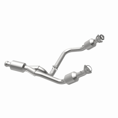 Magnaflow 14-15 Chevrolet Silverado 1500 Underbody 4.3L / 5.3L Direct-Fit Catalytic Converter - 280424