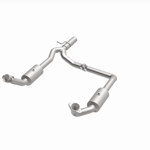MagnaFlow 09-13 Ford E-350 Super Duty V10 6.8 OEM Underbody Direct Fit Catalytic Converter - 21-599