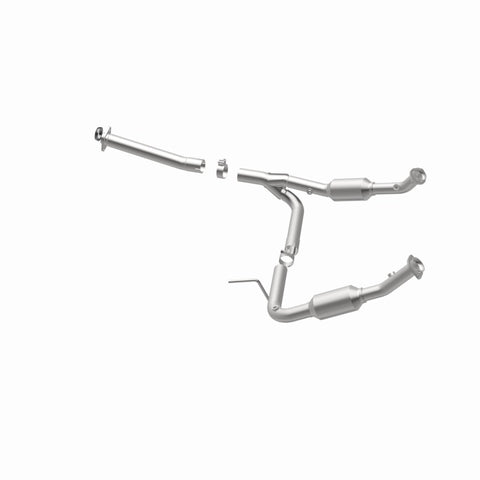MagnaFlow Direct Fit Catalytic Converter OEM 2004-2005 Ford Explorer/Mercury Mountaineer Underbody - 4551013
