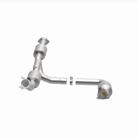 MagnaFlow 18-20 Chevrolet Express 2500 Single Underbody 4.3L Direct Fit Catalytic Converter - 280210