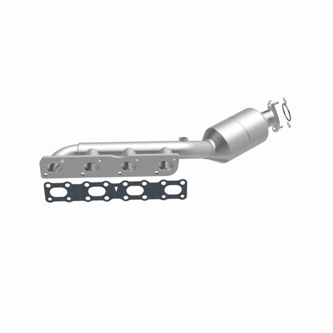 MagnaFlow Direct-Fit SS Catalytic Converter 04-06 Nissan Titan 5.6L V8 (California) - 4451501