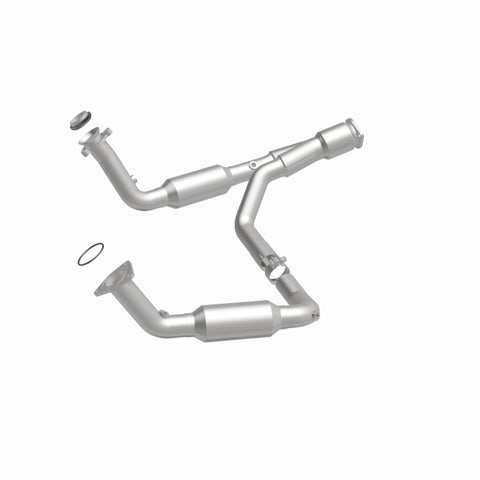 MagnaFlow Conv Direct Fit 07-09 Chevy Trailblazer SS 6.0L V8 - 5451650
