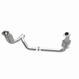 MagnaFlow Direct Fit Catalytic Converter 2006 Dodge RAM 1500 Pickup 5.7L Solid Front Axle - 49711