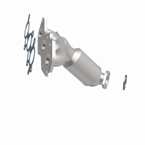 MagnaFlow Direct Fit Catalytic Converter 14-15 Toyota Highlander 3.5L Manifold - 52545