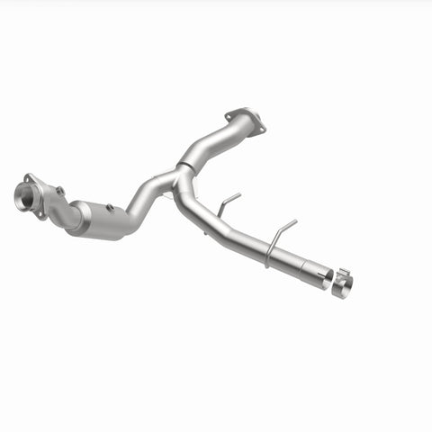 MagnaFlow Direct Fit Catalytic Converter 15-17 Ford Expedition V6 3.5 OEM Underbody - 21-528