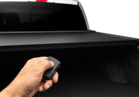 Roll-N-Lock 15-17 Ford F-150 77-3/8in E-Series Retractable Tonneau Cover - RC102E