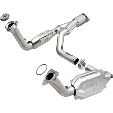 MagnaFlow Direct Fit Catalytic Converter 06-09 TB/Envoy 5.3/6.0 OEM - 49650