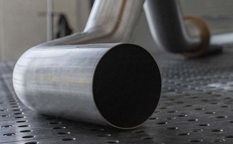 MagnaFlow Sys T/B 99-03 Ford F-250/F-350 7.3L 5in SS Single Exit Custom Builder Pipe Kit - 17879