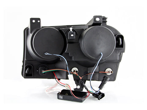 ANZO 2005-2010 Chrysler 300 Projector Headlights w/ Halo Black (Does Not Fit S Models) - 121152