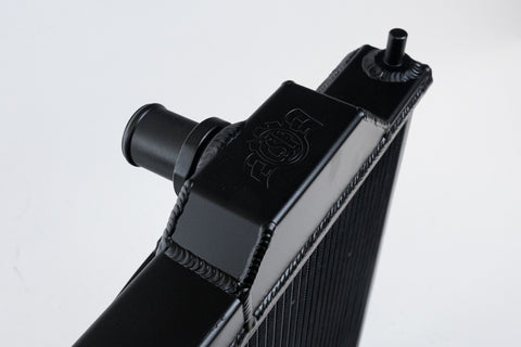 CSF 01-07 Mitsubishi Evo 7/8/9 Full-Slim Radiator w/12in Fan &amp; Shroud/-16AN - Black - 7075B