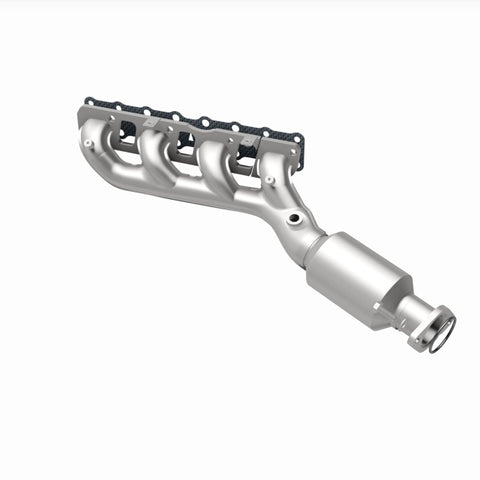 MagnaFlow Direct Fit Catalytic Converter Infiniti/Nissan Trucks 8 5.6L D/S Manifold (49 State) - 50380