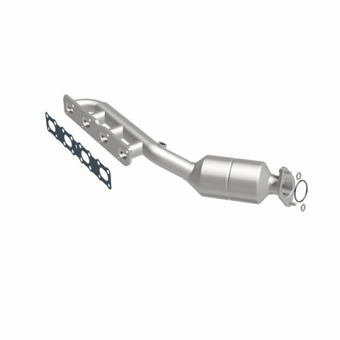 MagnaFlow Direct-Fit SS Catalytic Converter 04-06 Nissan Titan 5.6L V8 (California) - 4451501