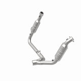 MagnaFlow Direct Fit Catalytic Converter 2006 Dodge RAM 1500 Pickup 5.7L Solid Front Axle - 49711