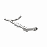MagnaFlow Direct Fit Catalytic Converter 00-04 Ford E150 4.6L P/S - 447157
